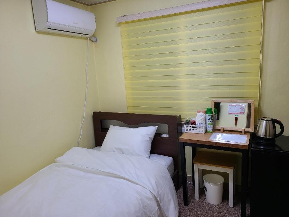 Joy Guest House Asan Bagian luar foto